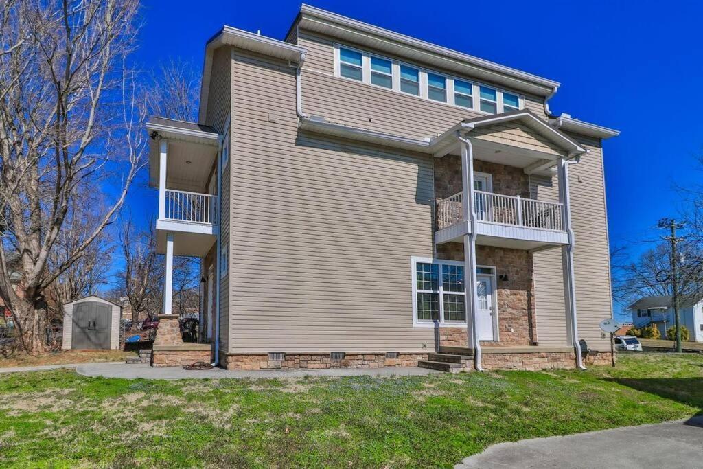 Skinny Big House In Jefferson City Exterior foto